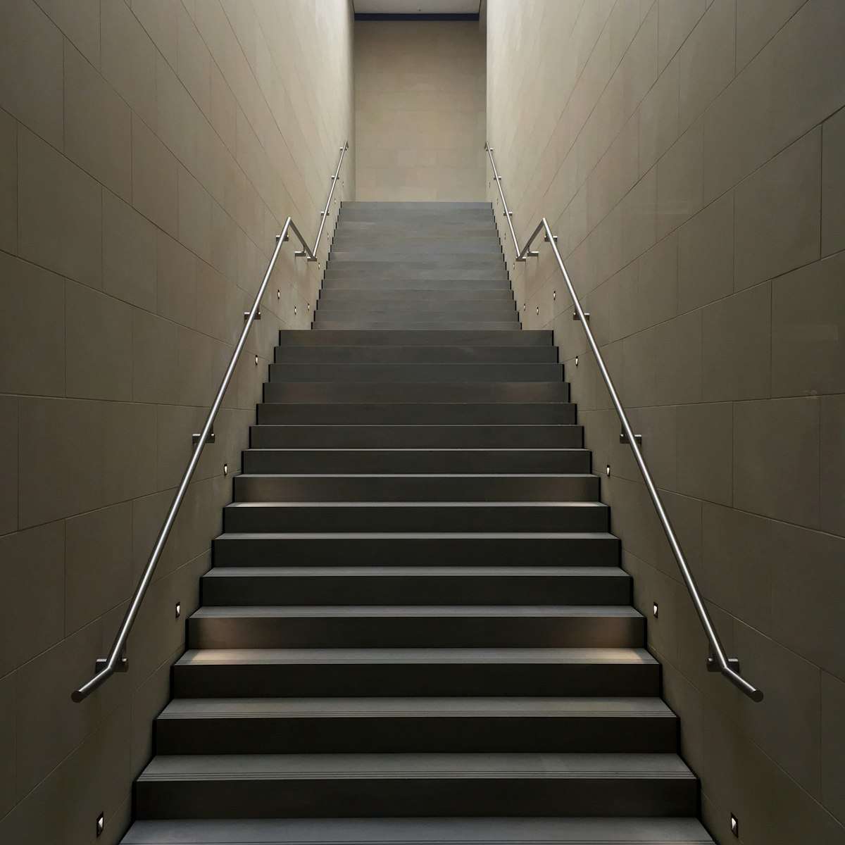 Staircase seen in perspective inside a building